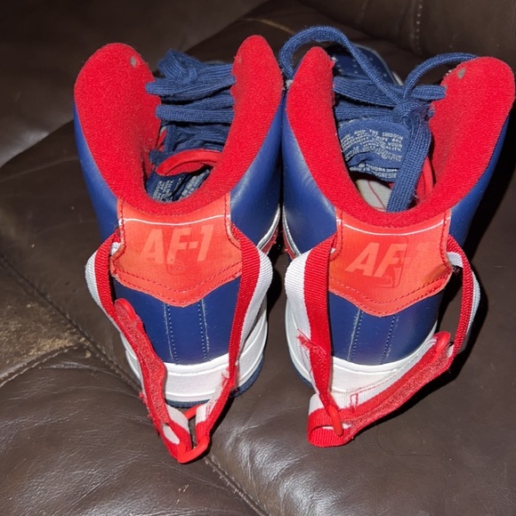 Use Nikes - Picture 1 of 3